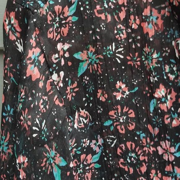 Roxy Sheer Black Floral Button down Top size Medium - Picture 7 of 11
